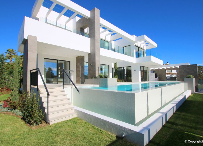 Resale - House - Detached Villa - Marbella - Marbesa