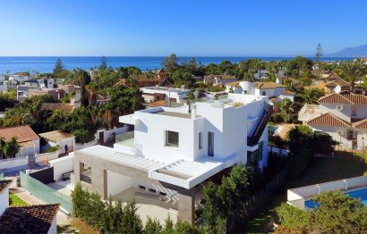 Resale - House - Detached Villa - Marbella - Marbesa