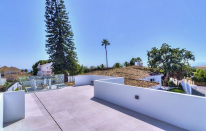 Resale - House - Detached Villa - Marbella - Elviria