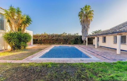 Resale - House - Detached Villa - Estepona - Bel Air