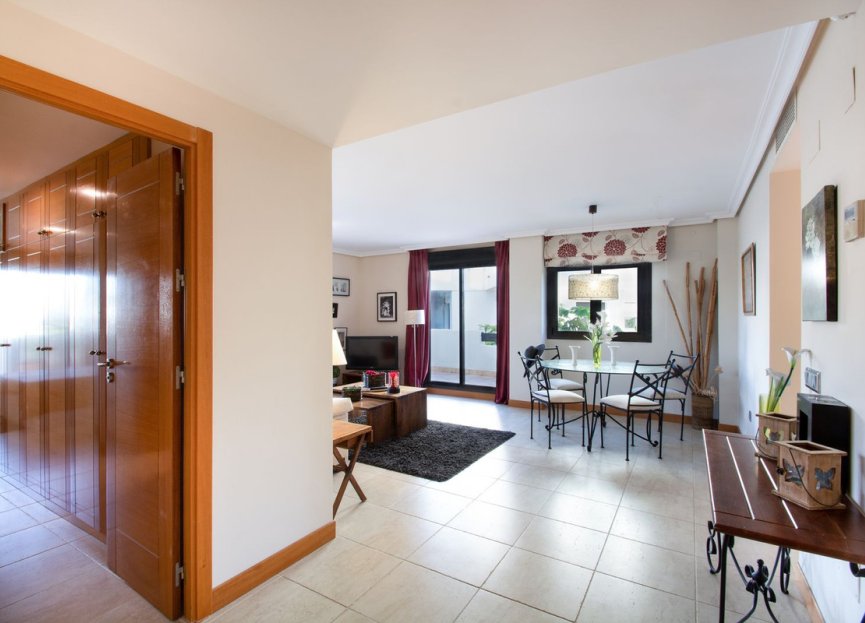 Resale - Apartment - Middle Floor Apartment - Estepona - Selwo