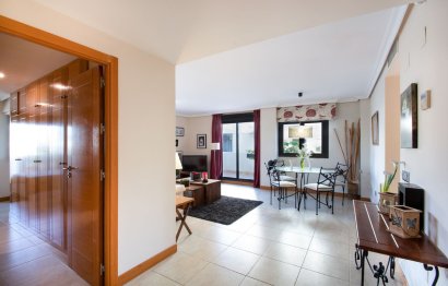 Resale - Apartment - Middle Floor Apartment - Estepona - Selwo