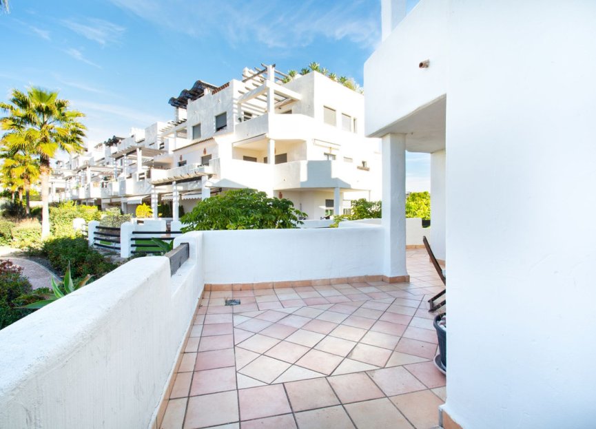 Resale - Apartment - Middle Floor Apartment - Estepona - Selwo