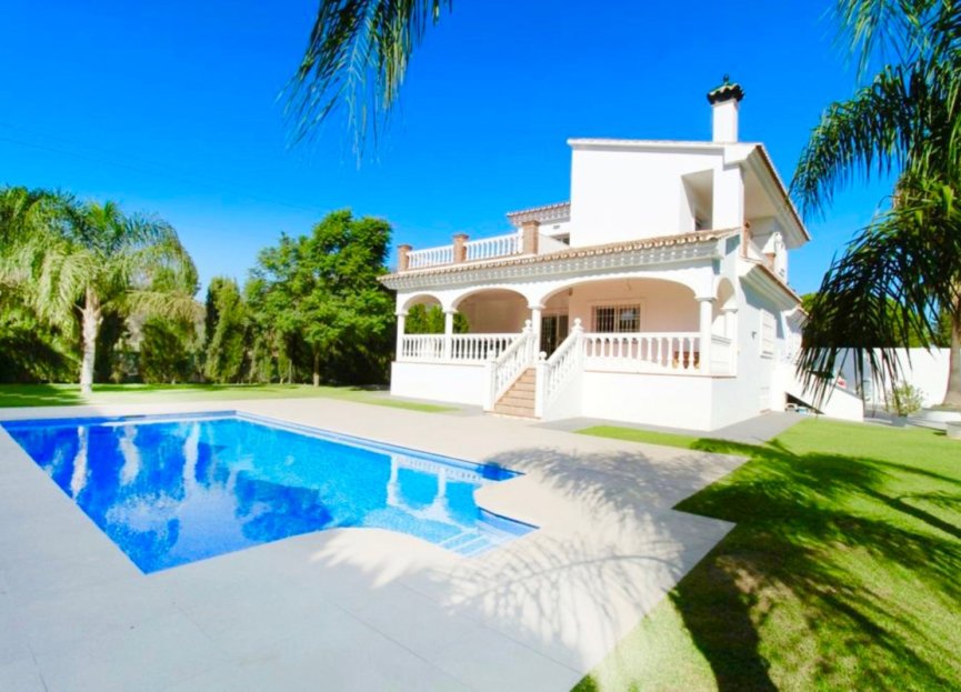 Resale - House - Detached Villa - Marbella - Nueva Andalucia