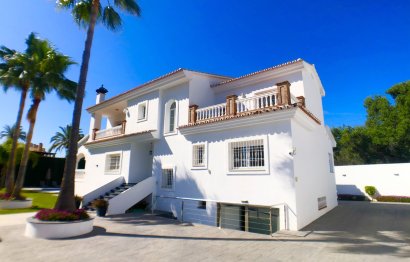 Resale - House - Detached Villa - Marbella - Nueva Andalucia