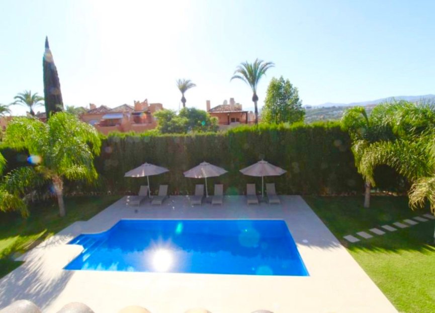 Resale - House - Detached Villa - Marbella - Nueva Andalucia