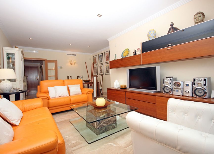 Resale - Apartment - Middle Floor Apartment - Estepona - New Golden Mile