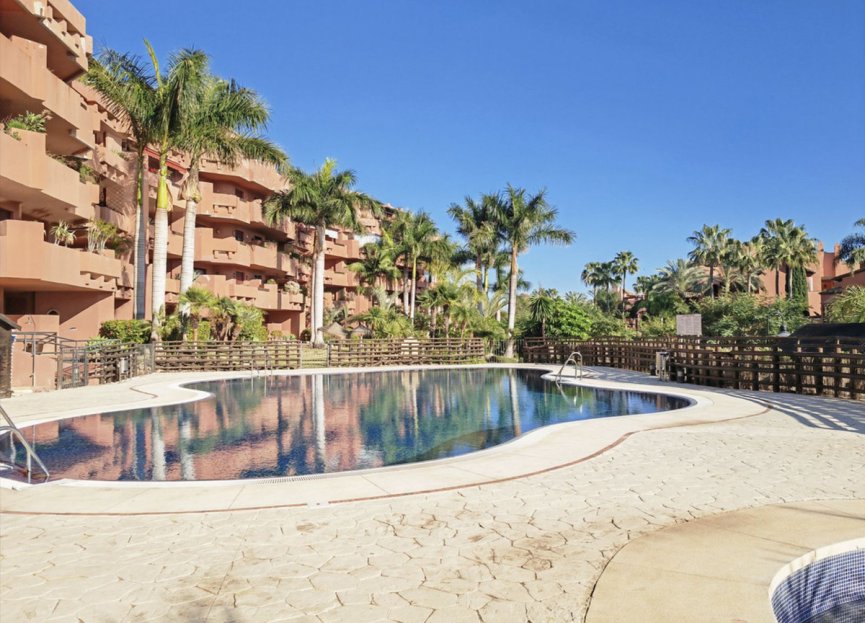 Resale - Apartment - Middle Floor Apartment - Estepona - New Golden Mile