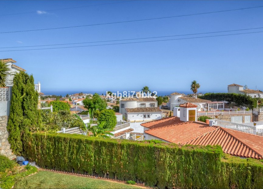 Resale - House - Detached Villa - Benalmádena - Benalmadena Centro