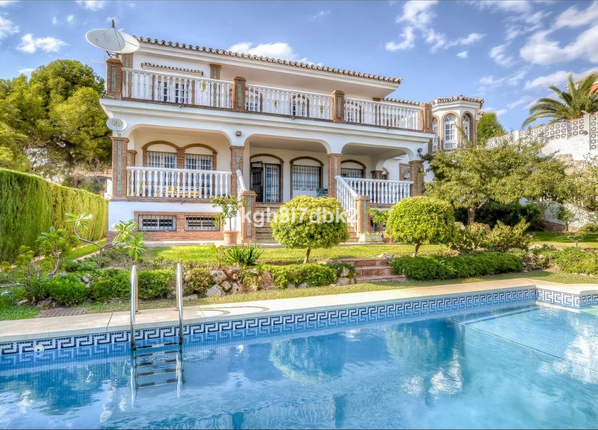 Resale - House - Detached Villa - Benalmádena - Benalmadena Centro