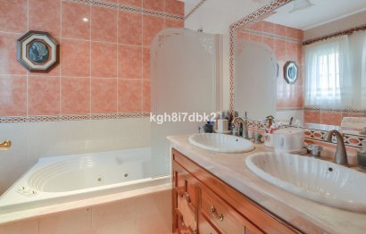 Resale - House - Detached Villa - Benalmádena - Benalmadena Centro