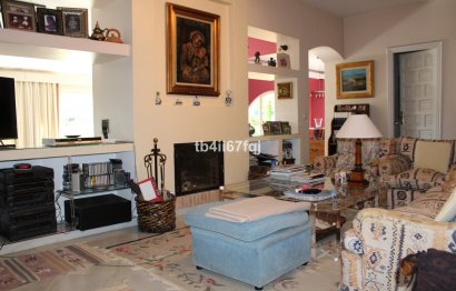 Resale - House - Detached Villa - Estepona - Atalaya