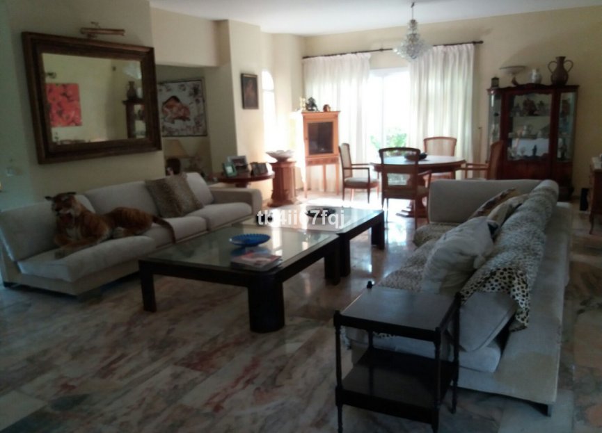 Resale - House - Detached Villa - Estepona - Atalaya