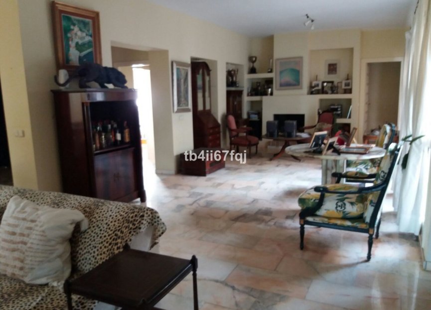 Resale - House - Detached Villa - Estepona - Atalaya