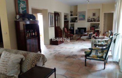 Resale - House - Detached Villa - Estepona - Atalaya