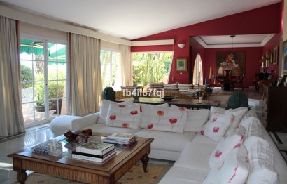 Resale - House - Detached Villa - Estepona - Atalaya