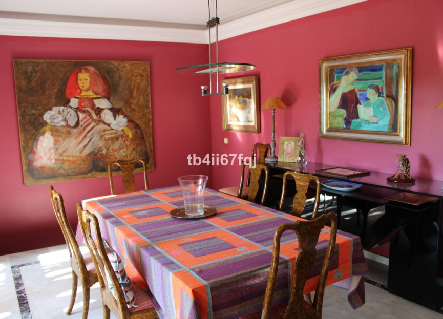 Resale - House - Detached Villa - Estepona - Atalaya