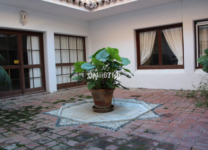 Resale - House - Detached Villa - Estepona - Atalaya