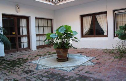 Resale - House - Detached Villa - Estepona - Atalaya