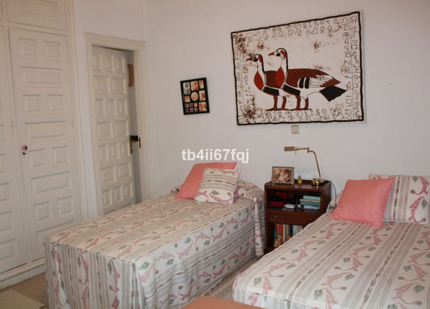 Resale - House - Detached Villa - Estepona - Atalaya