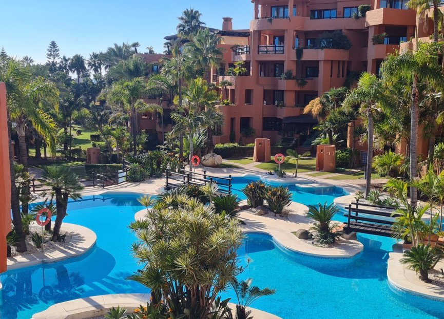 Resale - Apartment - Middle Floor Apartment - Estepona - Estepona Centro