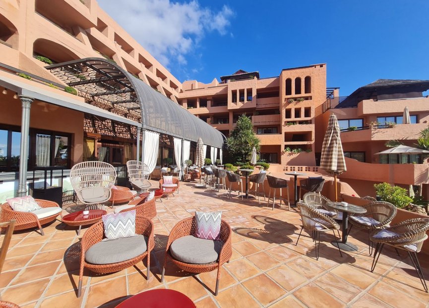 Resale - Apartment - Middle Floor Apartment - Estepona - Estepona Centro