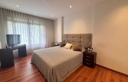 Resale - Apartment - Middle Floor Apartment - Marbella - Puerto Banús