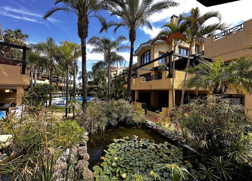 Resale - Apartment - Middle Floor Apartment - Marbella - Puerto Banús