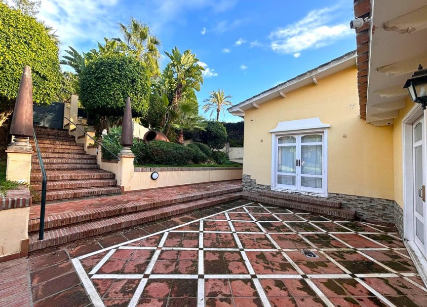 Reventa - House - Detached Villa - Marbella - Elviria