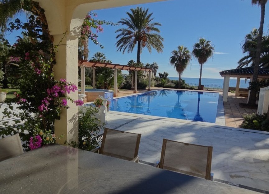 Resale - House - Detached Villa - Estepona - Estepona Centro