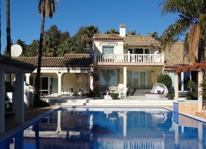 Resale - House - Detached Villa - Estepona - Estepona Centro