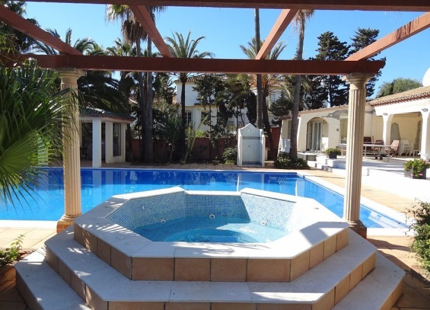 Reventa - House - Detached Villa - Estepona - Estepona Centro