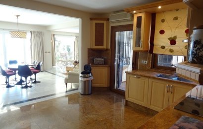 Resale - House - Detached Villa - Estepona - Estepona Centro