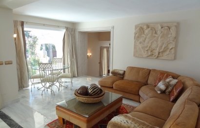 Resale - House - Detached Villa - Estepona - Estepona Centro