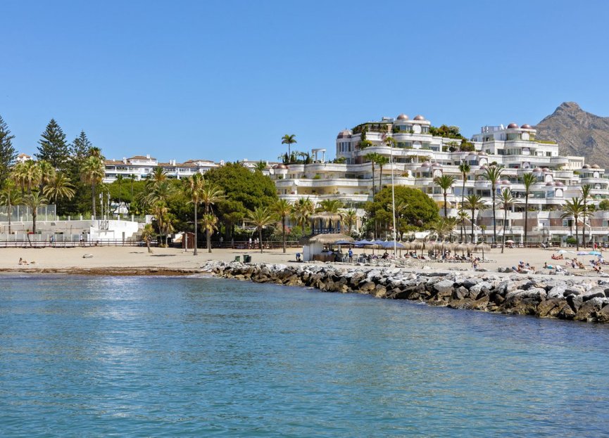 Resale - Apartment - Middle Floor Apartment - Marbella - Nueva Andalucia