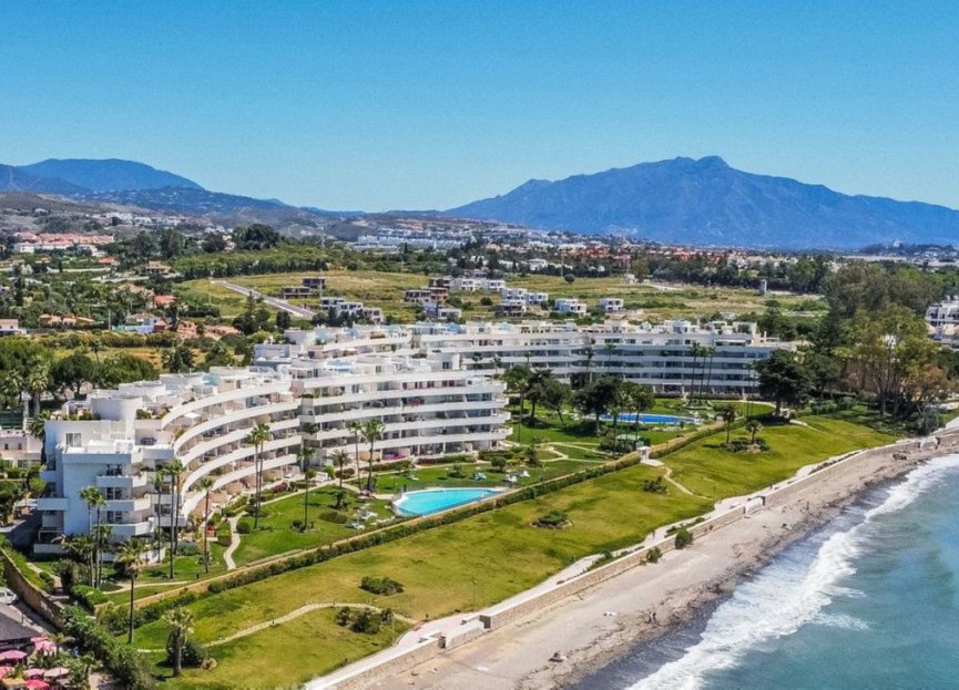 Resale - Apartment - Middle Floor Apartment - Estepona - Estepona Centro