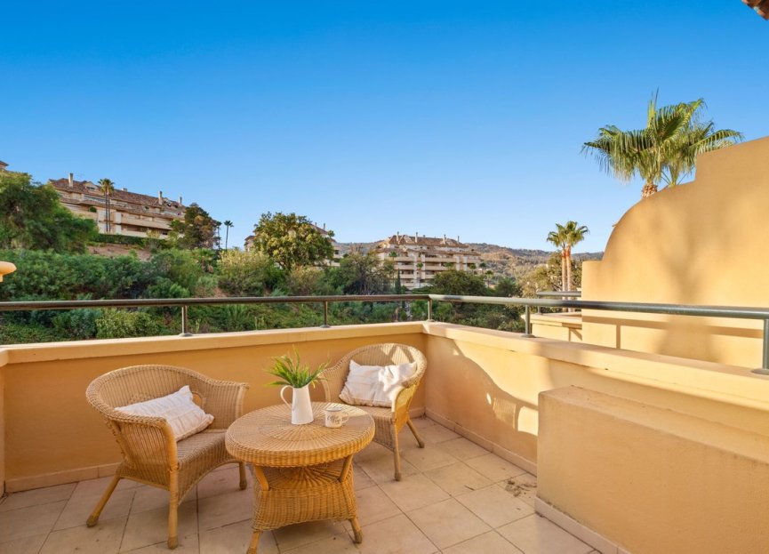 Resale - Apartment - Middle Floor Apartment - Marbella - Elviria