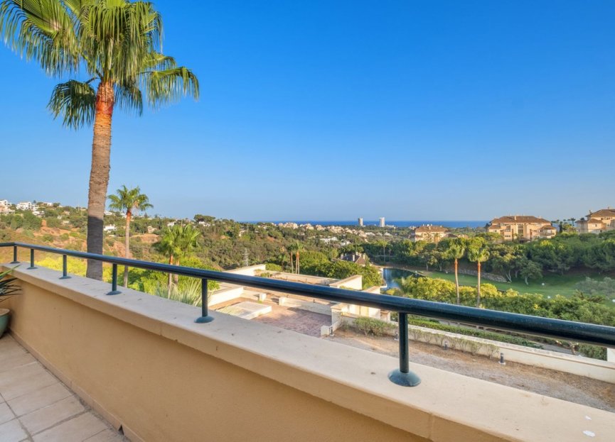 Resale - Apartment - Middle Floor Apartment - Marbella - Elviria