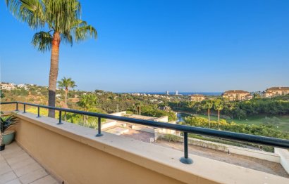 Resale - Apartment - Middle Floor Apartment - Marbella - Elviria