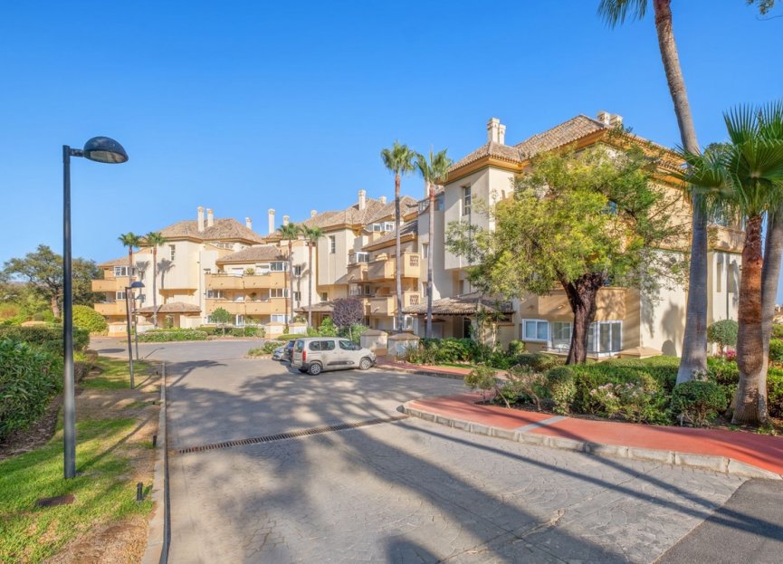 Resale - Apartment - Middle Floor Apartment - Marbella - Elviria