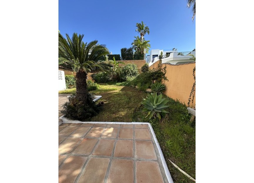 Resale - House - Detached Villa - Estepona - Estepona Centro