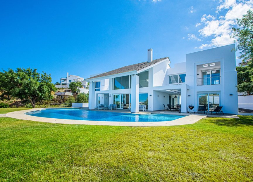 Resale - House - Detached Villa - Marbella - La Mairena