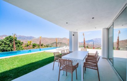 Resale - House - Detached Villa - Marbella - La Mairena