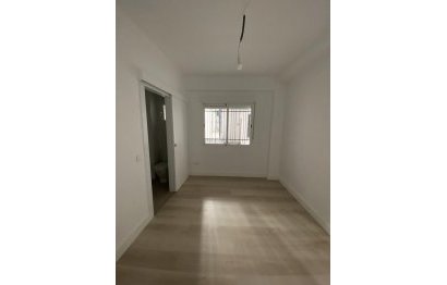 Resale - Apartment - Middle Floor Apartment - Fuengirola - Fuengirola Centro