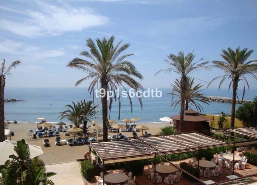 Resale - Apartment - Middle Floor Apartment - Marbella - Puerto Banús