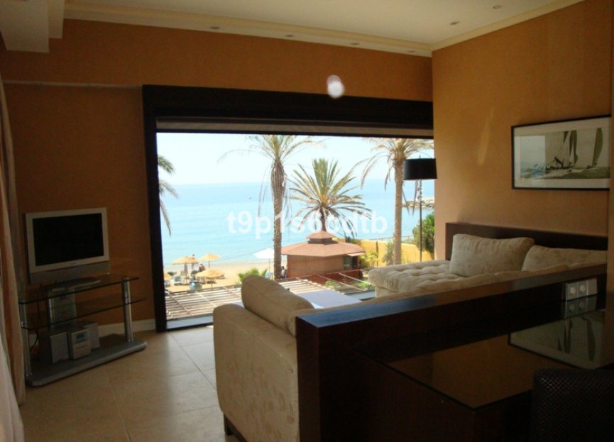 Resale - Apartment - Middle Floor Apartment - Marbella - Puerto Banús