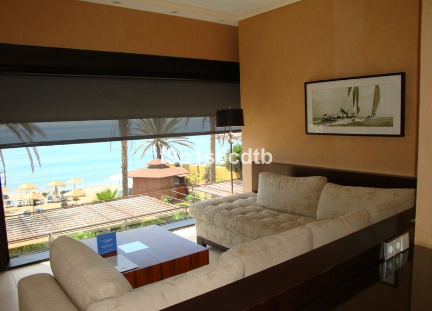 Resale - Apartment - Middle Floor Apartment - Marbella - Puerto Banús