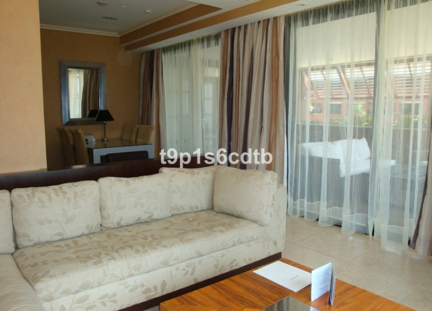 Resale - Apartment - Middle Floor Apartment - Marbella - Puerto Banús