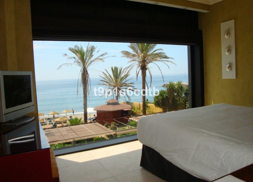 Resale - Apartment - Middle Floor Apartment - Marbella - Puerto Banús