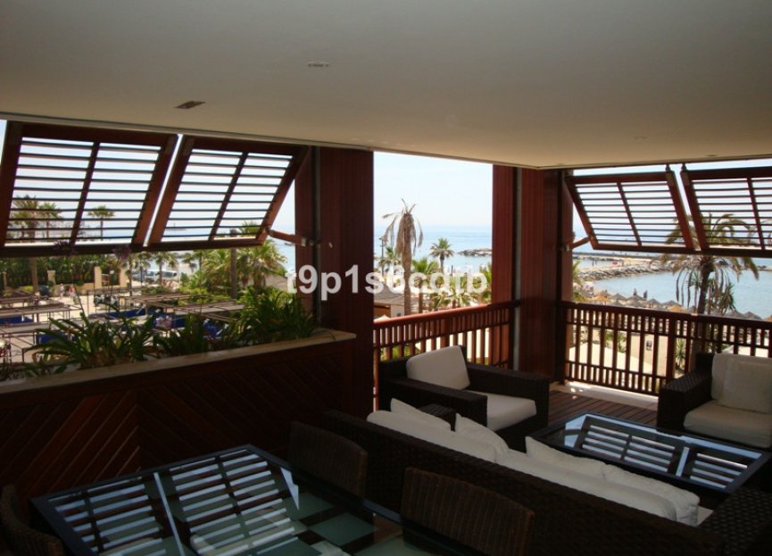 Resale - Apartment - Middle Floor Apartment - Marbella - Puerto Banús